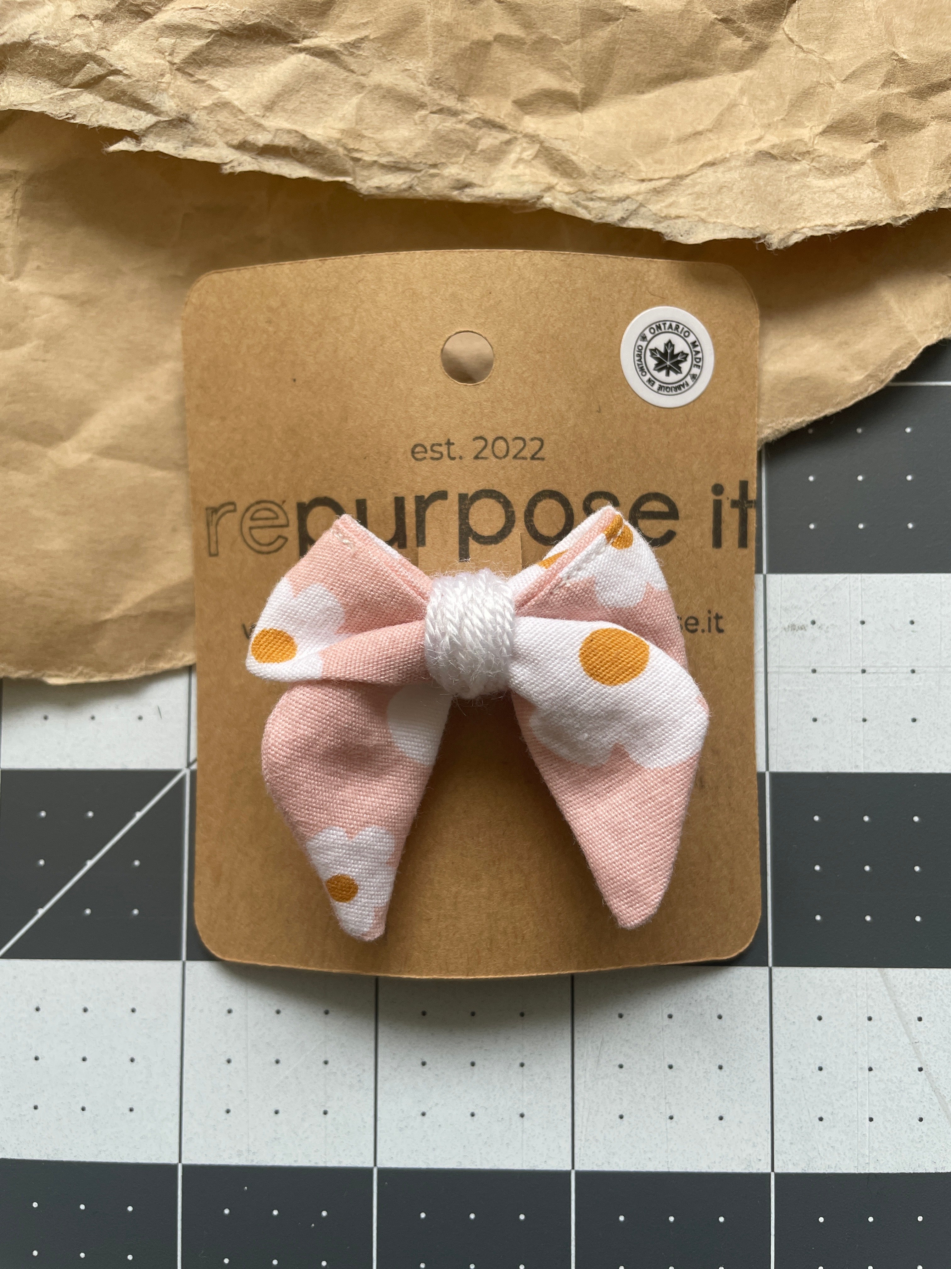 🎀 Upcycled Mini Bow Hair Clip - Pink w/ Daisies