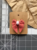 🎀 Mini Bow Hair Clip - Coral