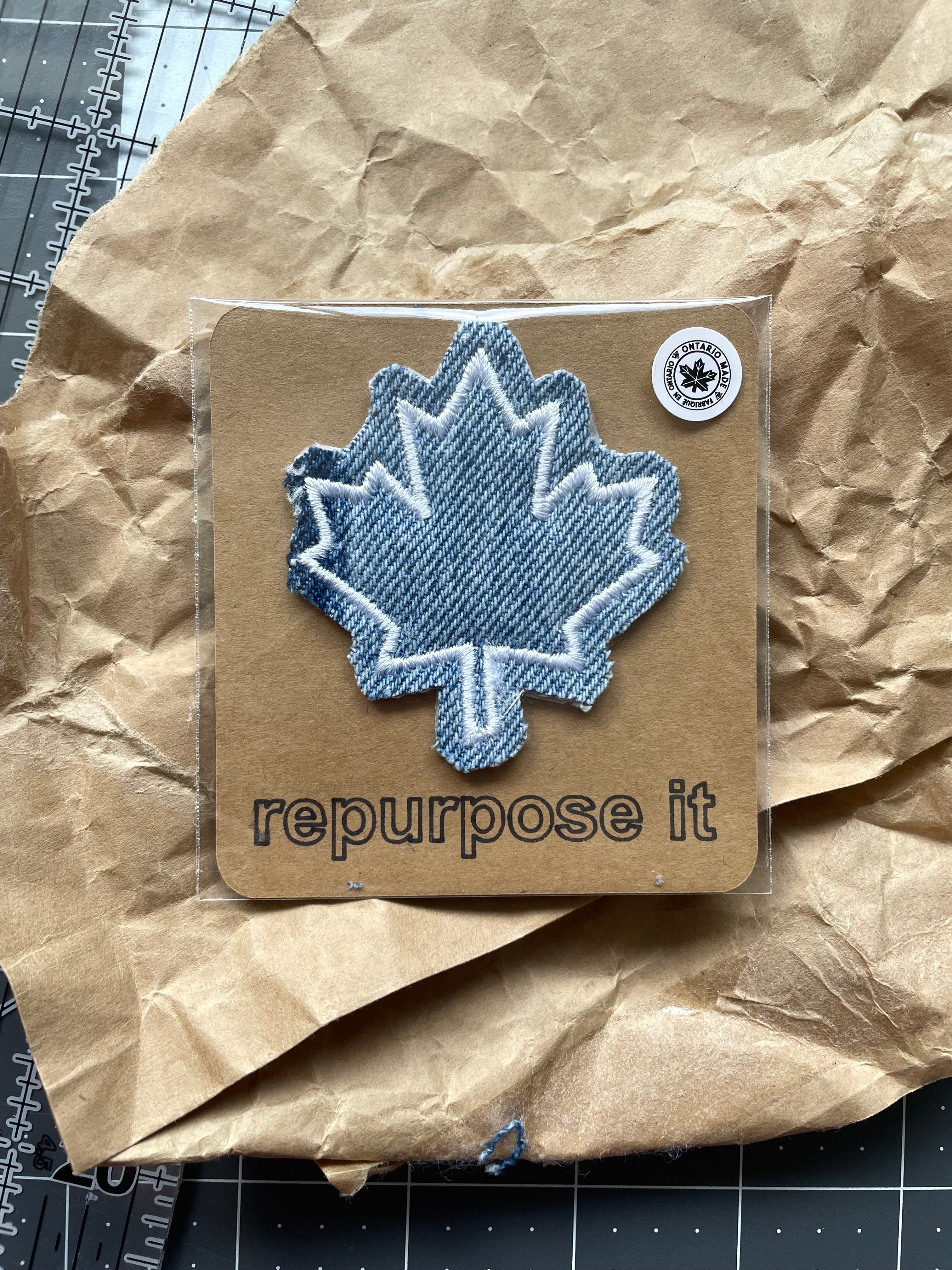 Maple Leaf Outline Iron-On Patch