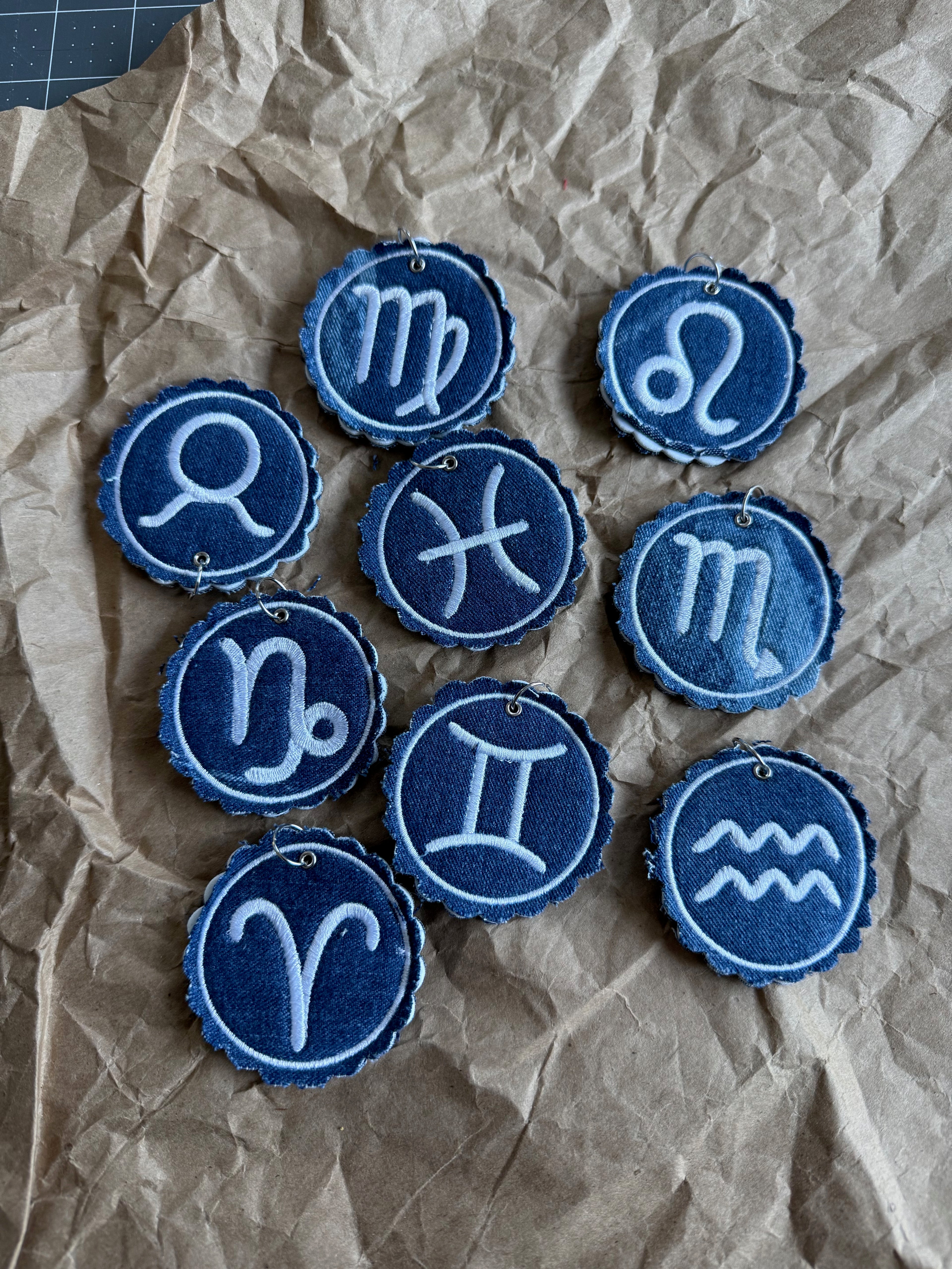 🗝️ Circle Zodiac Embroidered Bag Charm