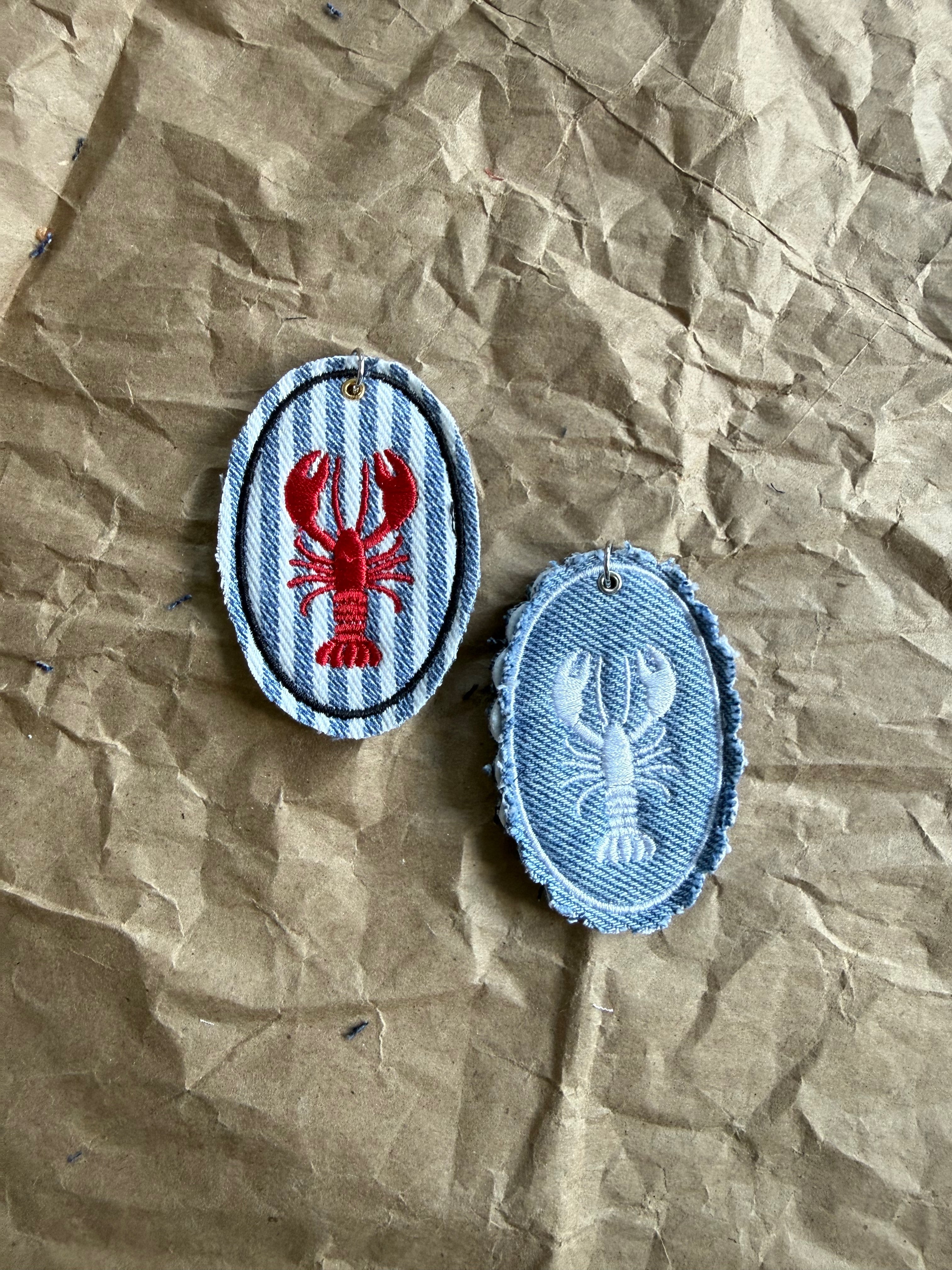 🗝️ Oval Lobster Embroidered Bag Charm